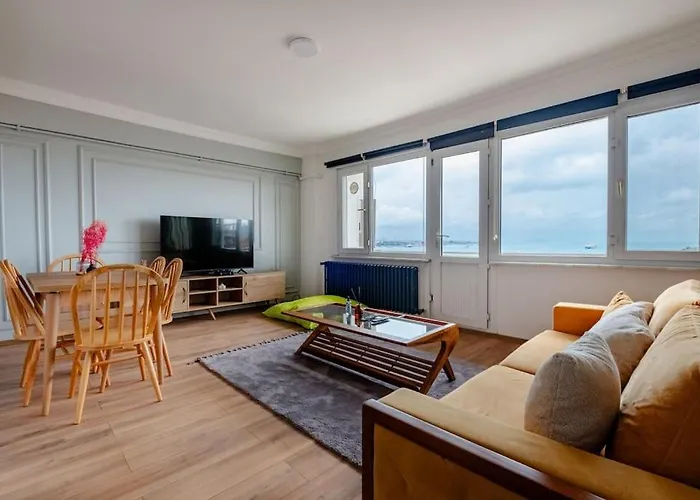 Bosphorus View With 2 Bedrooms And Location Istanbulská provincie